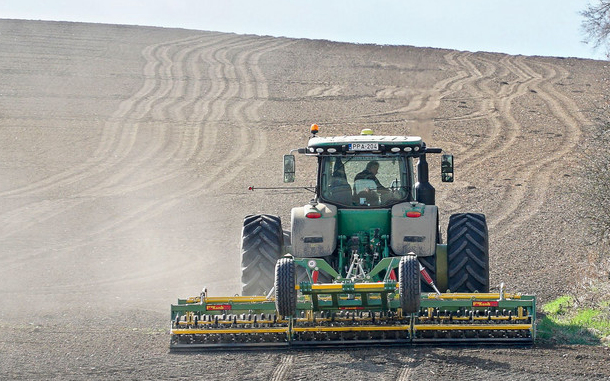 Földtörvény kijátszásával történő tulajdonszerzés miatt indított keresetet az ügyészség
