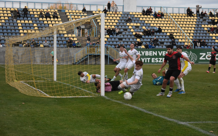 Hazai pályán szenvedett fájó vereséget a Perutz