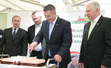 Megnyílt a nagykorúvá lett Pápai Agrárexpo