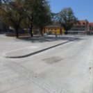 Fugáznak, aszfaltoznak, építik a színpadot a Fő téren