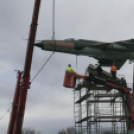 MiG-21 Emlékmű - Pápa - A gép emelése