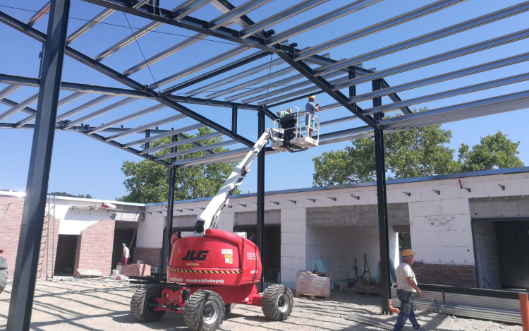 Látványos szakaszához ért az új piac csarnok építése