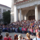 Zene Világnapja - Az Erkel iskolások éneklése a városban