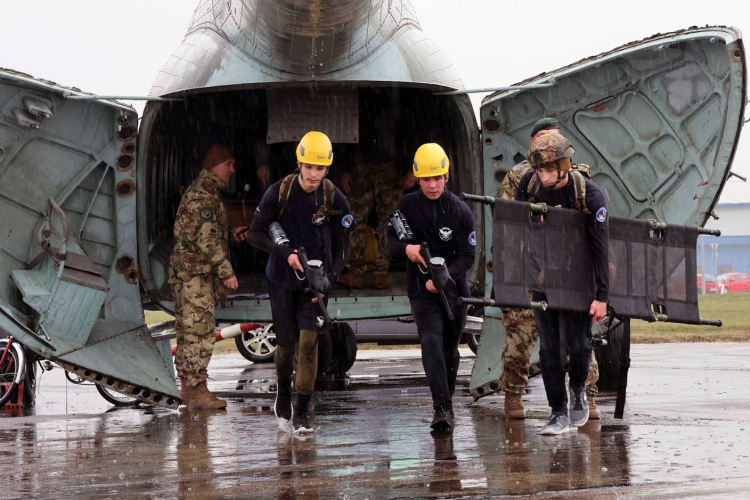 Honvéd kadétok versenye a pápai légibázison