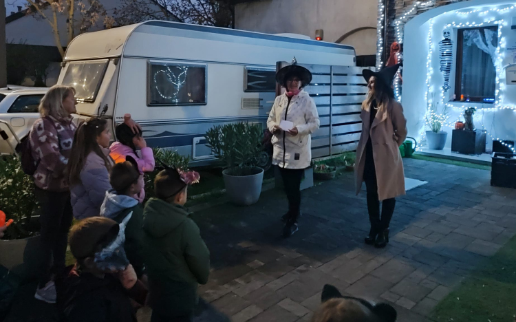 Kiváló hangulatú halloweeni rendezvény a Gombkötő utcában