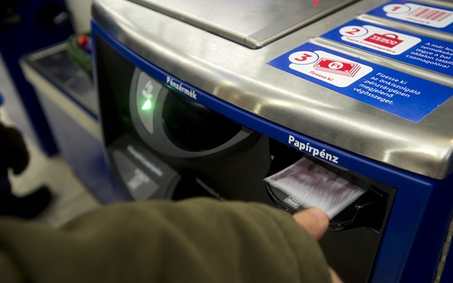 Minden terméket vöröshagymaként mértek le az önkiszolgáló kasszánál, lebuktak