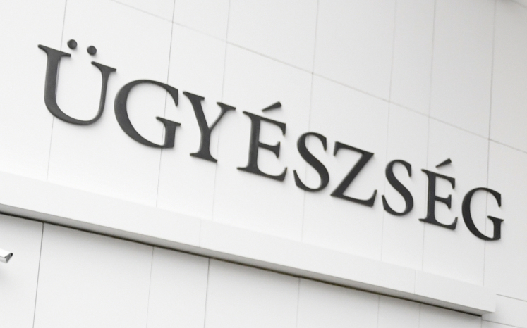 Gyermekpornográfia és zaklatás miatt emelt vádat a pápai ügyészség egy 34 éves helybeli férfival szemben