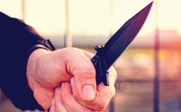 Megkéseltek egy férfit Balatonalmádiban, élet-halál között van!