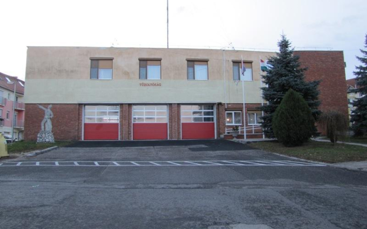 Felborult egy teherautó a Gyimóti úton