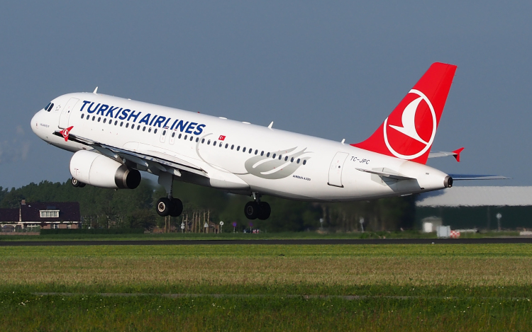 Leszállt Ferihegyen egy török gép, mert meghalt a fedélzeten egy utas