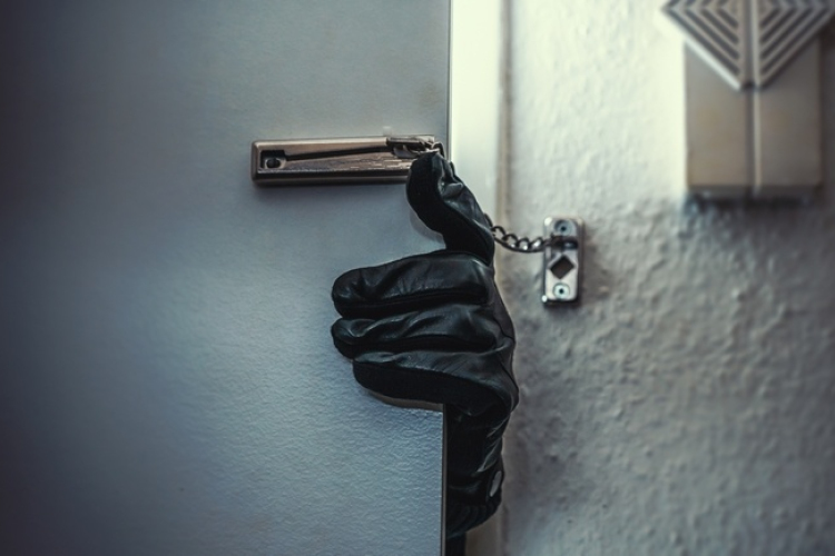 Csak kitalálta a pápai nő, hogy kirabolták