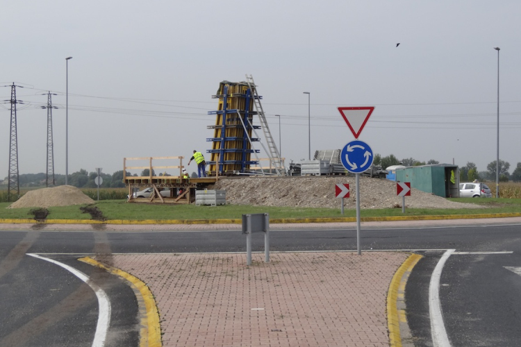 Egyre látványosabb a MiG-21 emlékmű építése