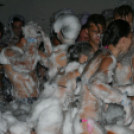 Éjszakai Fürdőzés a pápai Várkertfürdőben