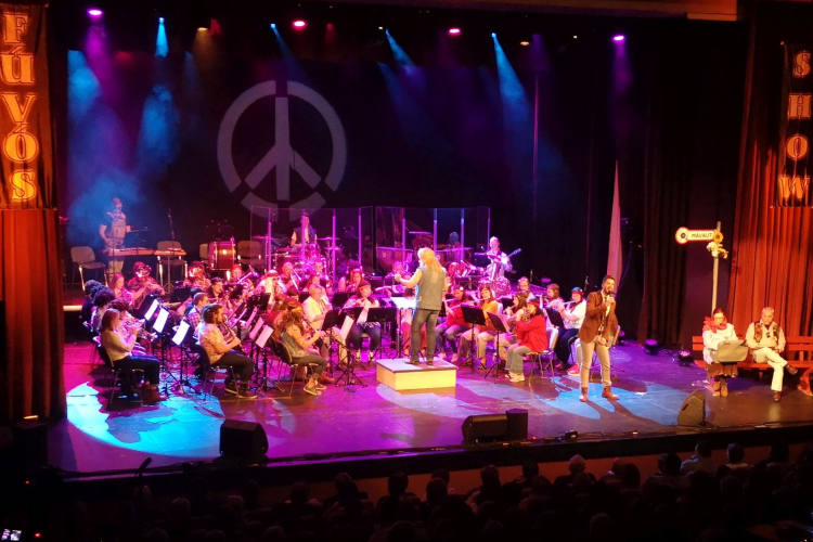 Let The Sunshine In - Fergeteges Újévi Koncert a Pápai Fúvósoktól!