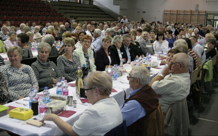 600 pápai szépkorú gyűlt össze az Idősek Világnapján
