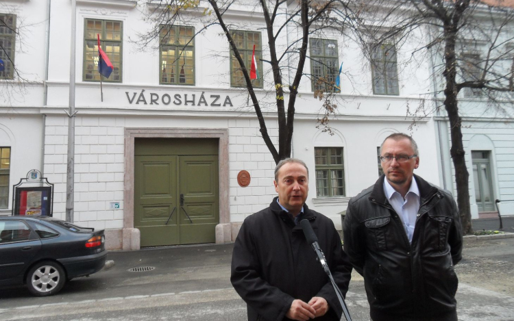 Hatalmas tehertől szabadul a város