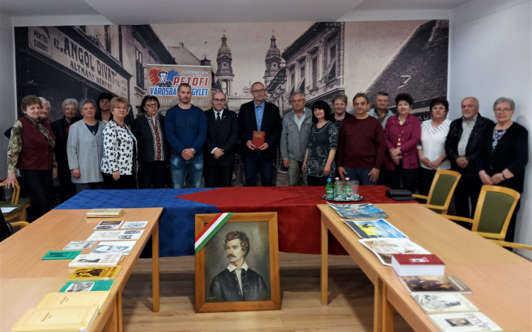 Petrovicsból 180 éve lett Petőfi Pápán – Elindult a városbarátok Petőfi-emlékprojektje