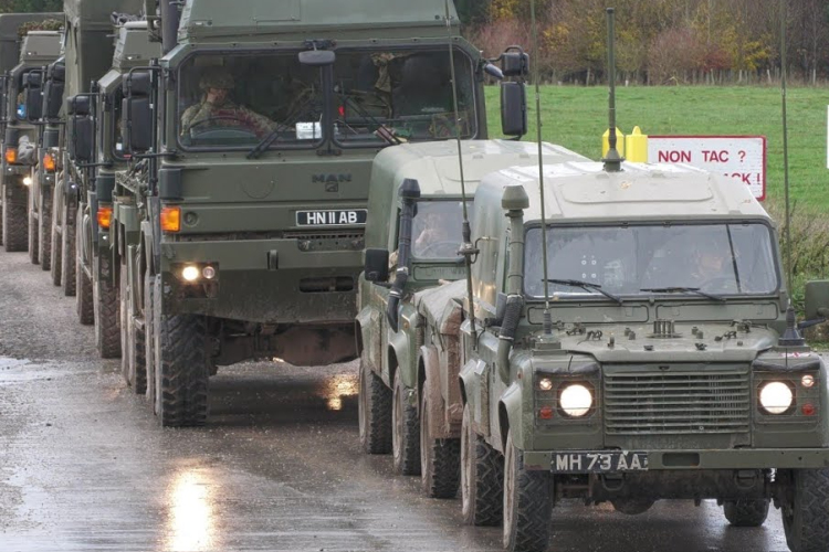 Brit katonai konvoj érinti városunkat