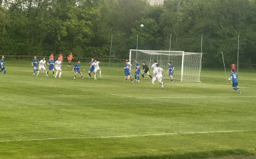 A félidőben még vezetett, végül nagy arányú vereséget szenvedett a Perutz