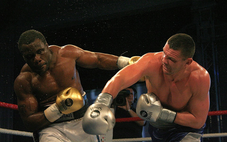 Brutális pofonok a pápai boxgálán