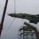 MiG-21 Emlékmű - Pápa - A gép emelése