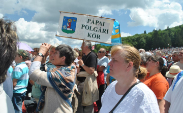 Pápaiak Csíksomlyón