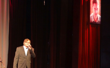 Emlékezés és jótékonyság