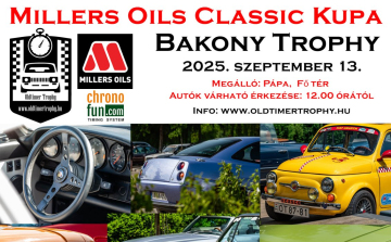 Veterán autók érkeznek a pápai Fő térre