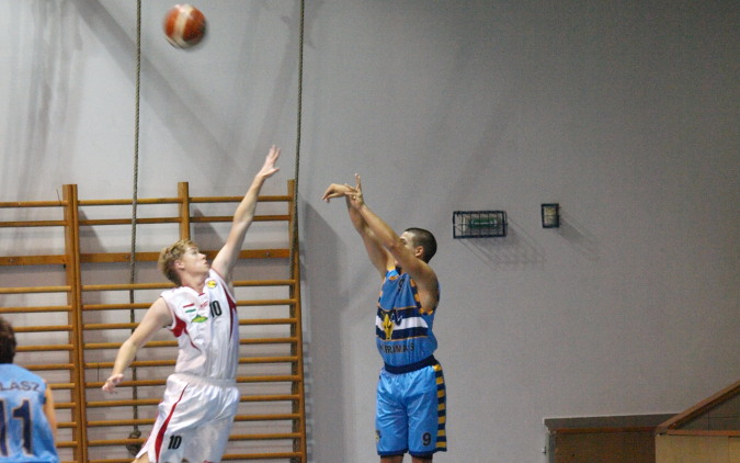 Szoros meccsen maradt alul a Motax-Pápai KC