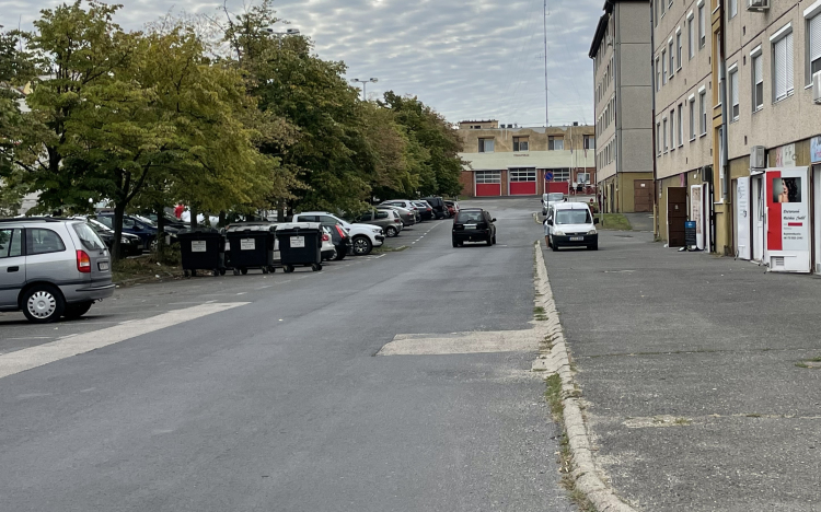 Parkolás a Bástyán - Ne álljon meg a járdán!