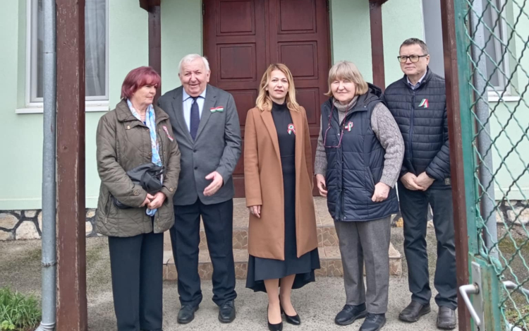 Névadó ünnepség Pápadereskén