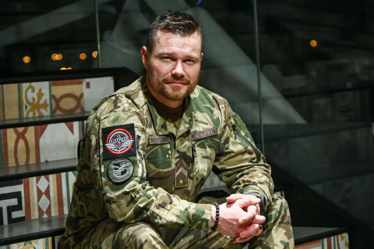 A hamarosan induló katonai-sport reality pápai kiképzője igazi katonacsaládban nőtt fel