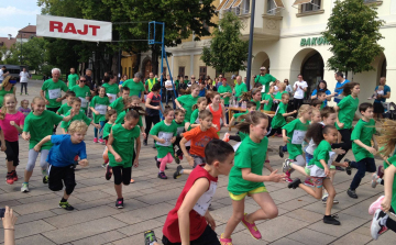Örömfutás Pápán, a sérült gyermekekért
