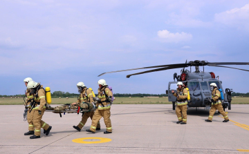 Vihar és vészhelyzet a Bázisrepülőtéren