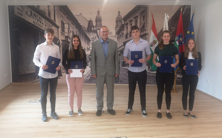 Díjazták a legjobban tanuló és sportoló diákokat