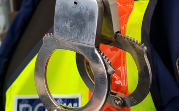 Két különböző helyre surrant be, mindkétszer lebukott