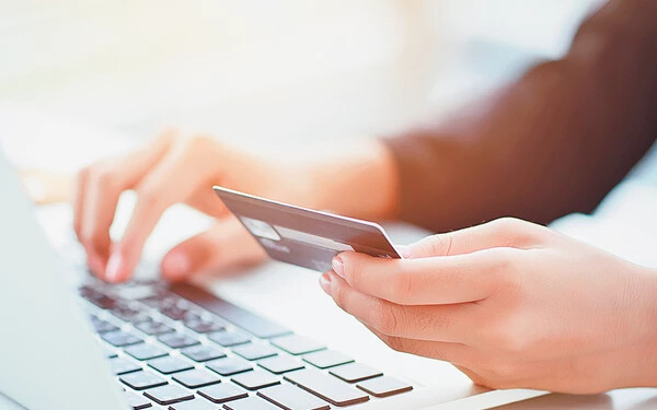 Miután elváltak, a volt férj még megrendelt egy rakás cuccot az asszony kontójára