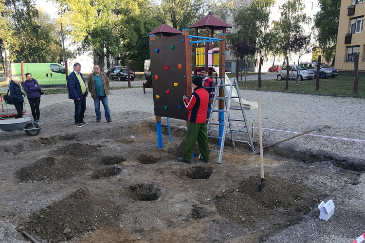 Új játékkal bővült az igali játszótér