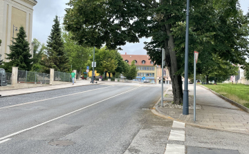 Elforgatták a táblákat, újra be lehet hajtani a Fő térre