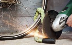 Falujában lopta a kerékpárokat