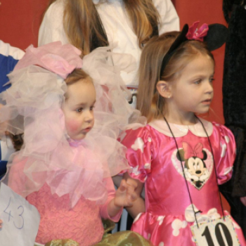 Farsangi Forgatag a Színházban