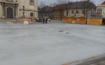 Itt a tavasz, bezár a jégpálya