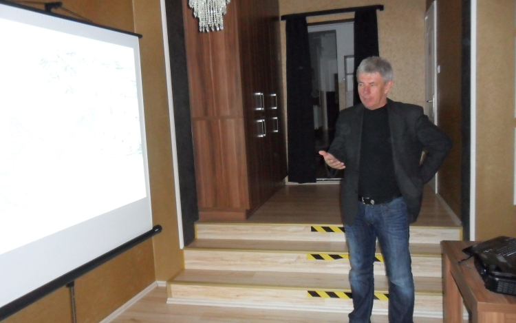 Mezei László építész tartott előadást a Fő térről