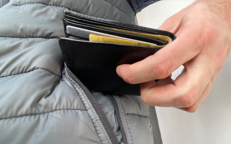 Másokat is meglophatott a pápai pénztárcatolvaj