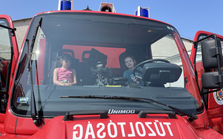 Nyitott szertárkapuk - Idén is várja a tűzoltóság a családokat