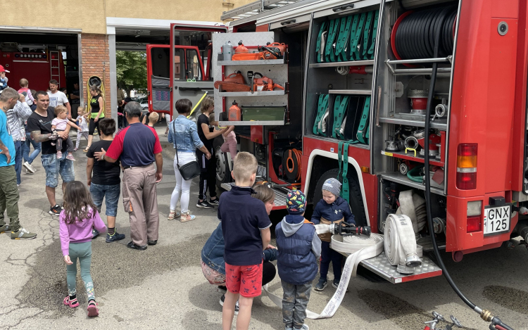 Nyitott szertárkapuk - Idén is várja a családokat a pápai tűzoltóság