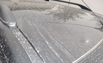 Szaharai homok miatt lett csupa mocsok a kocsija