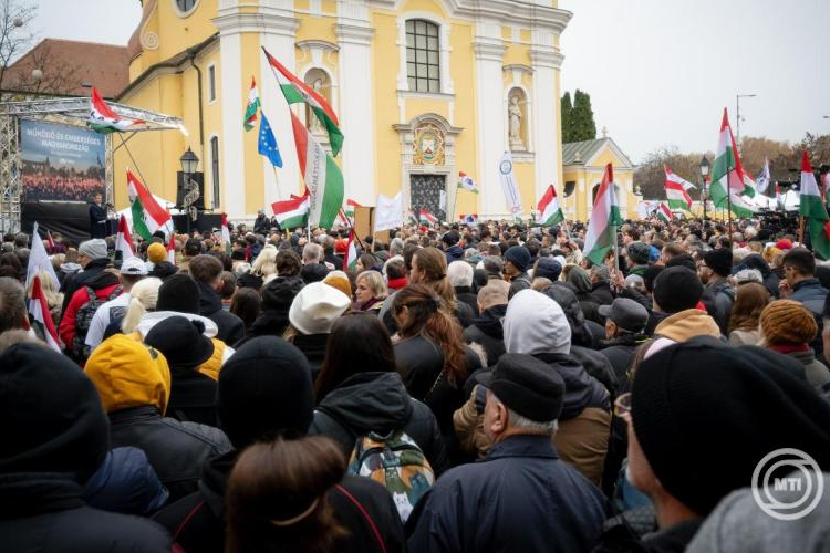 Magyar Péter: tudom, hogy mik egy valódi miniszterelnök feladatai