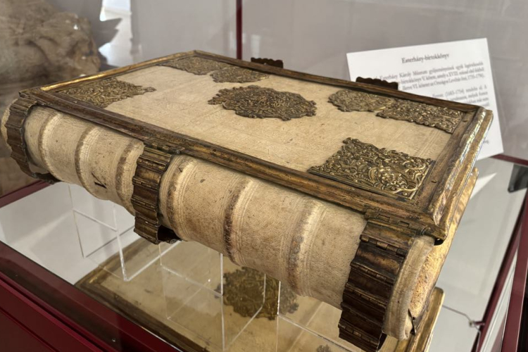 Restaurált kódexet állítottak ki az Esterházy-kastélyban