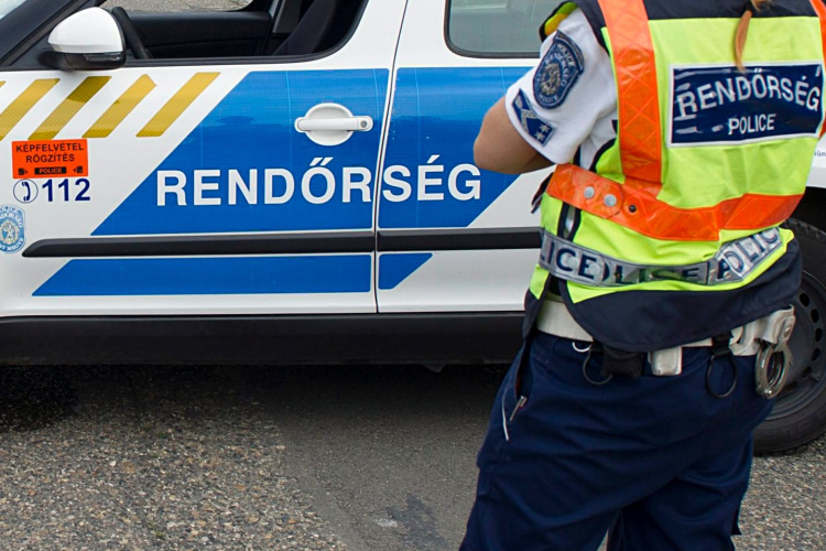 Két gyalogost gázoltak a 83-ason, egyikük meghalt